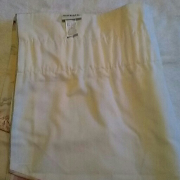 SIZE 50.5" WAVERLY VALANCE - Picture 5 of 5